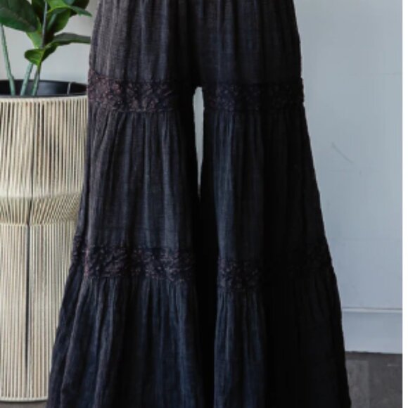 The ERIKA WASHED SMOCKED WAIST TIERED WIDE LEG FLARE PANTS Oli and Hali - Picture 3 of 3